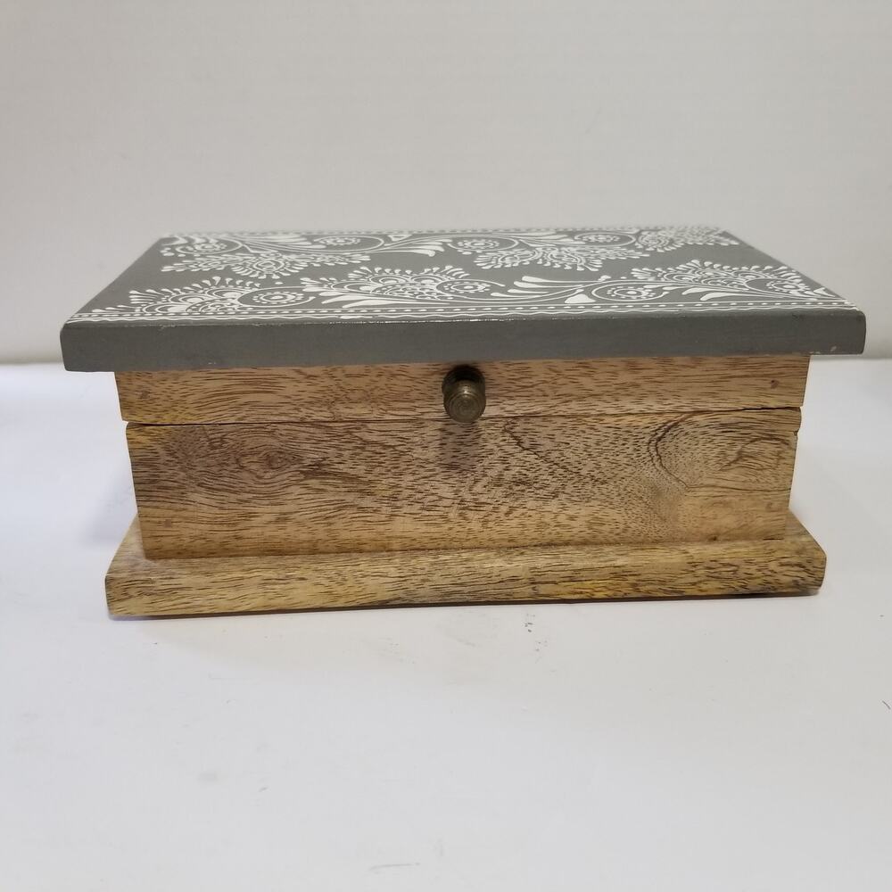 Small jewelry trinket wooden box 3.1469